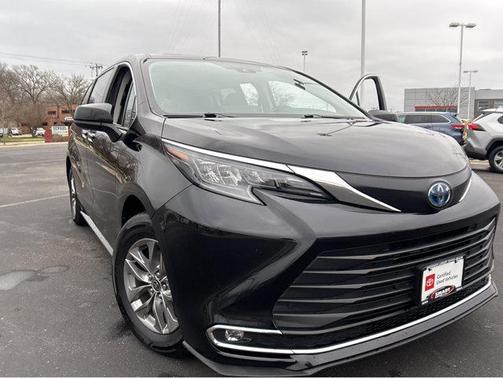 2024 Toyota Sienna XLE 8 Passenger