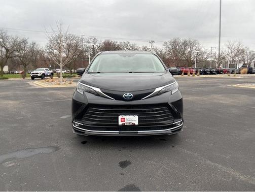 2024 Toyota Sienna XLE 8 Passenger