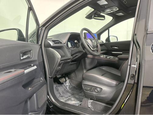 2025 Toyota Sienna XSE 7 Passenger
