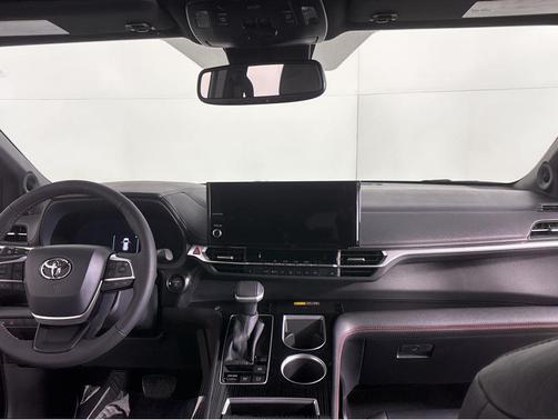 2025 Toyota Sienna XSE 7 Passenger