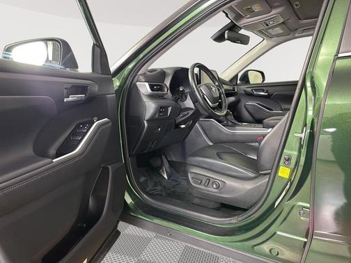 Cypress 2023 Toyota Highlander XLE