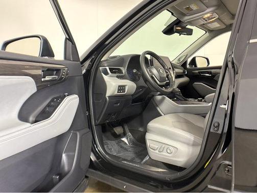 2024 Toyota Highlander Platinum