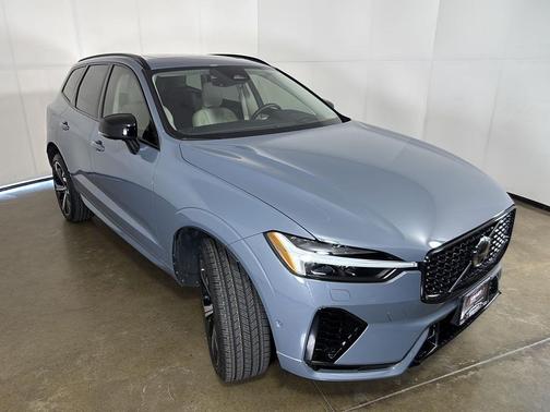 2023 Volvo XC60 Recharge Plug-In Hybrid T8 Ultimate Dark Theme
