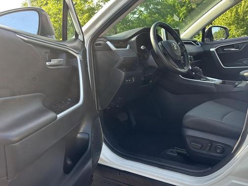 Ice Cap 2023 Toyota RAV4 Hybrid Woodland Edition