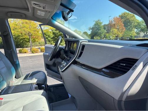 2015 Toyota Sienna XLE