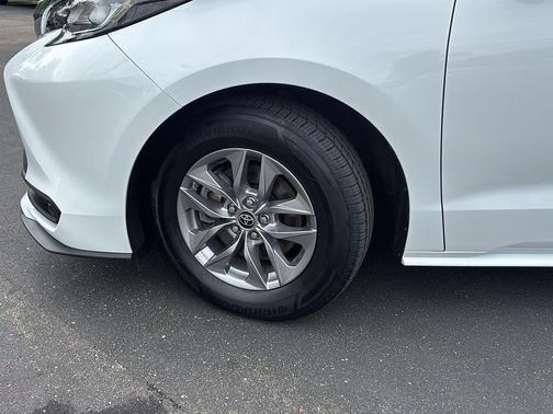 White 2022 Toyota Sienna LE