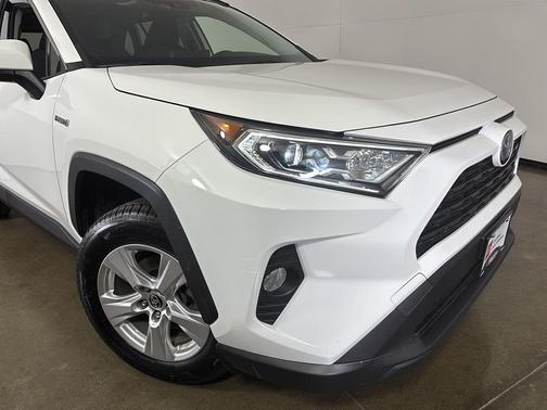 2020 Toyota RAV4 Hybrid XLE