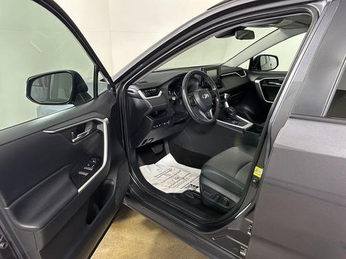 Magnetic Gray Metallic 2019 Toyota RAV4 Hybrid XLE