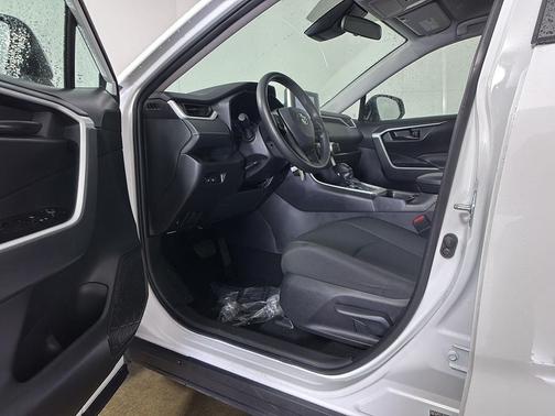 Ice Cap 2025 Toyota RAV4 Hybrid LE