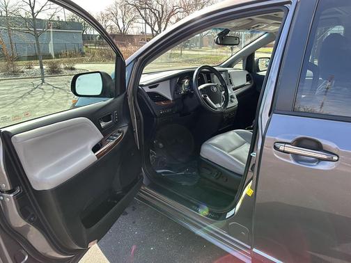 2017 Toyota Sienna Limited Premium