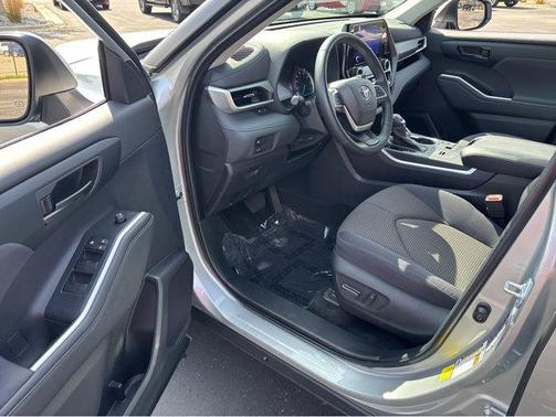 2023 Toyota Highlander Hybrid LE