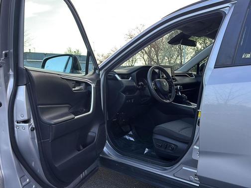Silver Sky Metallic 2020 Toyota RAV4 XLE