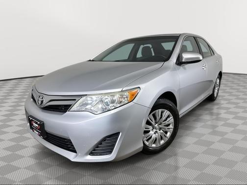 Classic Silver Metallic 2014 Toyota Camry LE