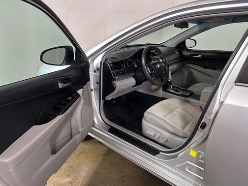 Classic Silver Metallic 2014 Toyota Camry LE