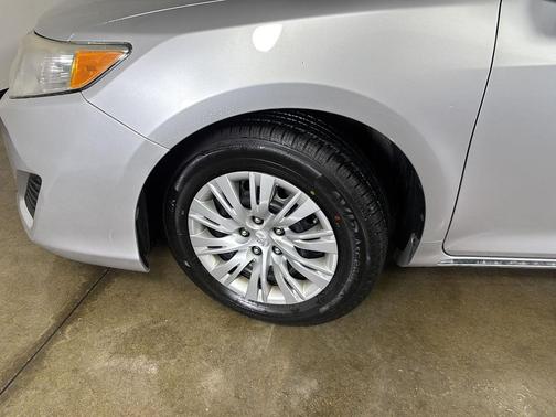 Classic Silver Metallic 2014 Toyota Camry LE