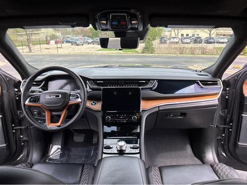2022 Jeep Grand Cherokee Summit