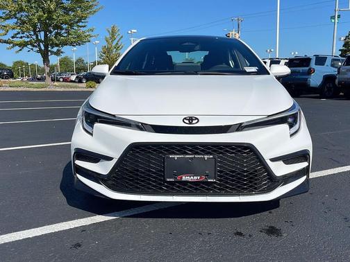 Ice Cap/Midnight Black Metallic 2026 Toyota Corolla SE