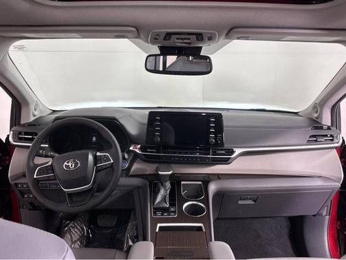 2022 Toyota Sienna XLE 7 Passenger