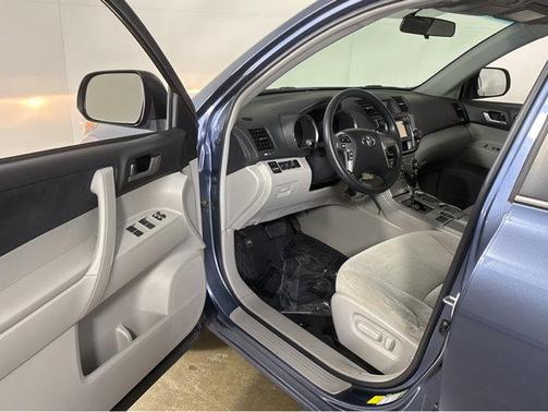 2013 Toyota Highlander SE