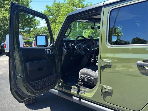 Sarge Green Clearcoat 2023 Jeep Gladiator Sport