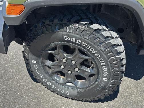 Sarge Green Clearcoat 2023 Jeep Gladiator Sport