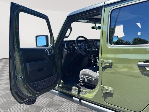 Sarge Green Clearcoat 2023 Jeep Gladiator Sport