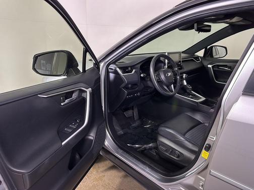 Silver Sky Metallic w/Midnight Black Roof 2020 Toyota RAV4 Hybrid SE