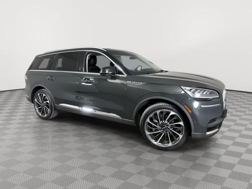 Gilded Green Metallic Clearcoat 2023 Lincoln Aviator Reserve AWD