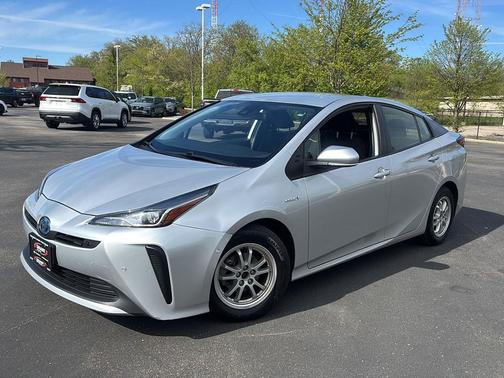 Classic Silver Metallic 2022 Toyota Prius LE