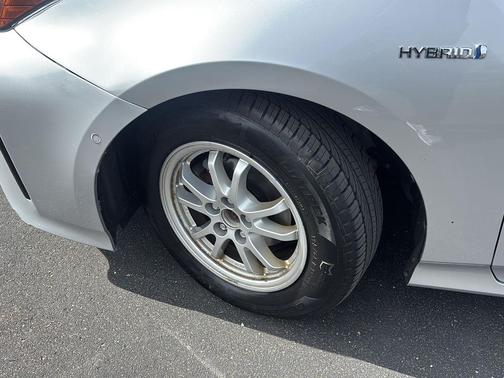 Classic Silver Metallic 2022 Toyota Prius LE