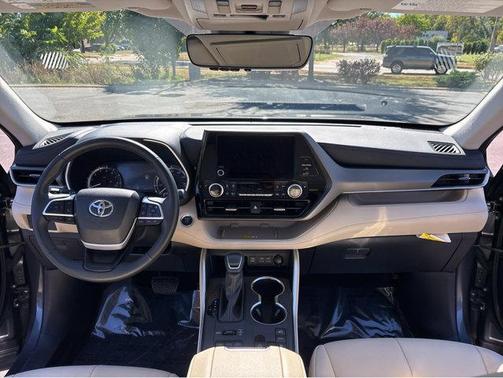 2024 Toyota Highlander 
