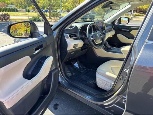 2024 Toyota Highlander 