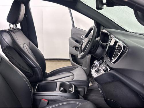 2025 Chrysler Pacifica L