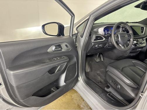 2025 Chrysler Pacifica L