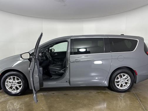 2025 Chrysler Pacifica L