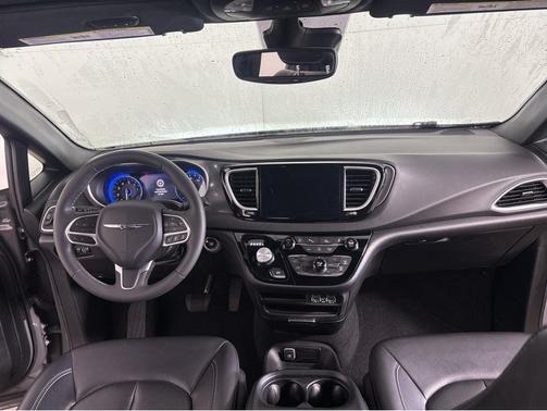 2025 Chrysler Pacifica L