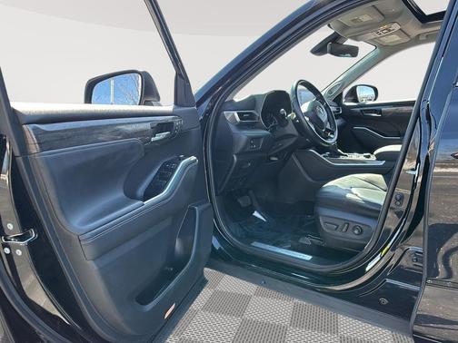 Midnight Black Metallic 2020 Toyota Highlander Limited