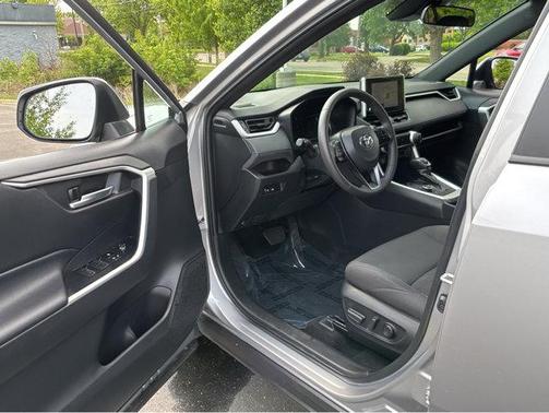 2024 Toyota RAV4 Hybrid SE