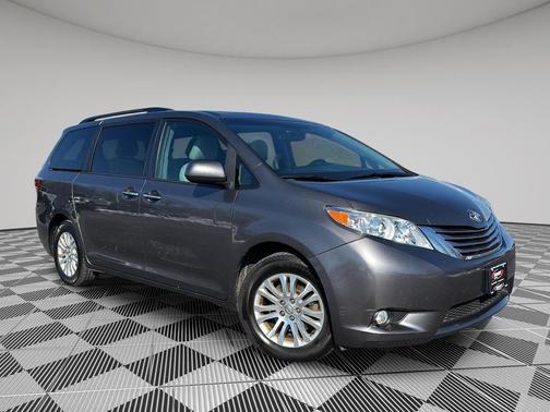 2017 Toyota Sienna XLE