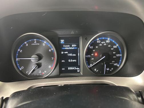 Super White 2018 Toyota RAV4 LE