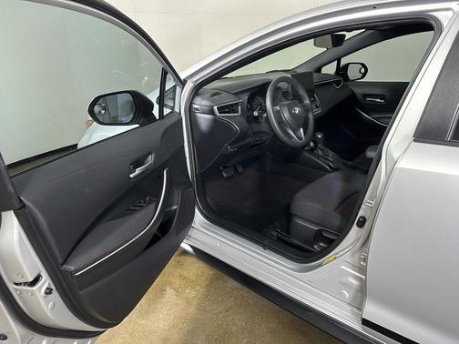 Classic Silver Metallic 2024 Toyota Corolla SE