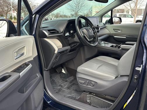 2021 Toyota Sienna XLE 8 Passenger