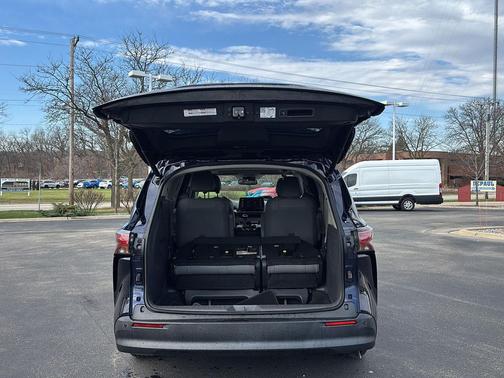 2021 Toyota Sienna XLE 8 Passenger