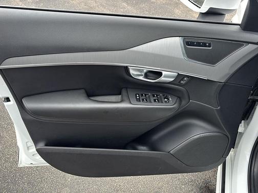 2023 Volvo XC90 B5 Core