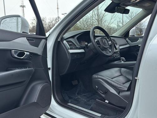 2023 Volvo XC90 B5 Core