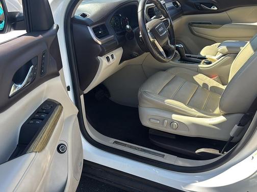 White Frost Tricoat 2017 GMC Acadia Denali
