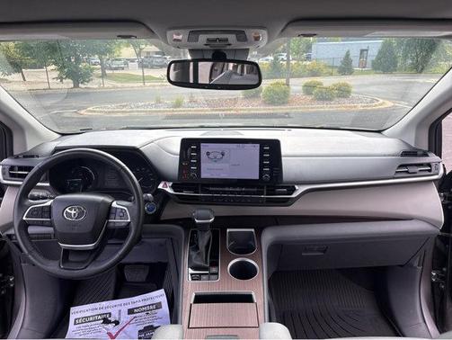 2024 Toyota Sienna XLE 8 Passenger