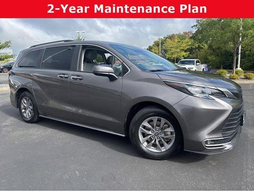 2024 Toyota Sienna XLE 8 Passenger