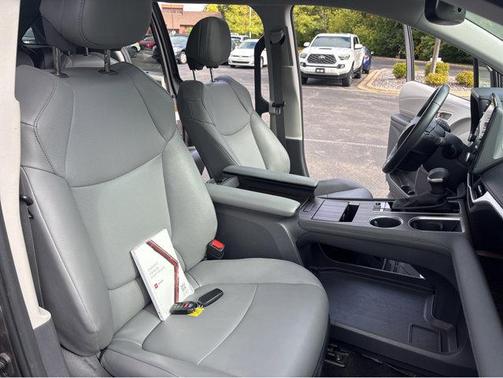 2024 Toyota Sienna XLE 8 Passenger