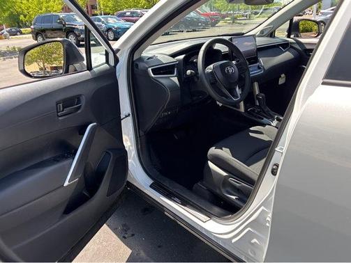 2025 Toyota Corolla Cross LE